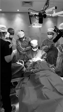 Montamos uma estrutura robusta, com câmeras de alta precisão e transmissão estável em tempo real, garantindo que cada detalhe do procedimento fosse captado com nitidez — do início ao fim. /montamos-uma-estrutura-robusta-com-cameras-de-alta-precisao-e-transmissao-estavel-em-tempo-real-garantindo-que-cada-detalhe-do-procedimento-fosse-cap