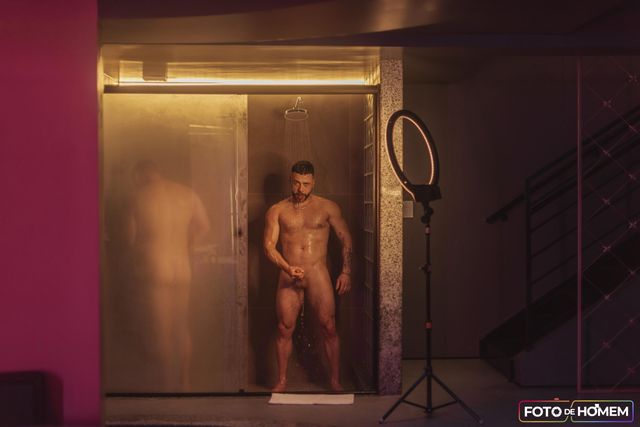 Ensaio de nu masculino em motel em Porto Alegre /ensaio-de-nu-masculino-em-motel-em-porto-alegre