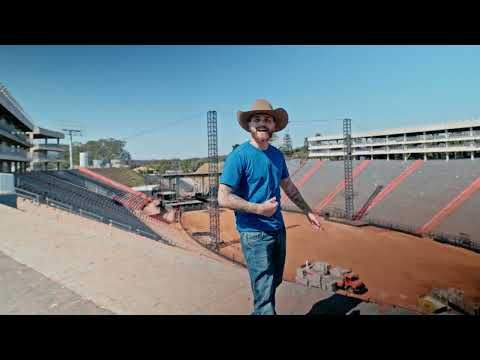Gustavo Tubarão conhecendo a arena do Barretão.  /gustavo-tubarao-conhecendo-a-arena-do-barretao