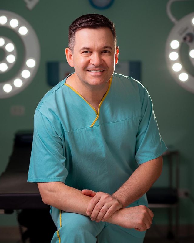 Dr. Cristiano Grassi /dr-cristiano-grassi
