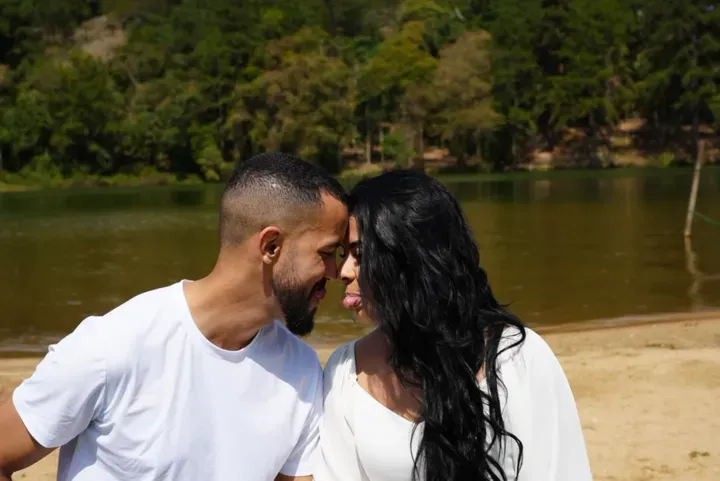 O amor não combina com poses, ele acontece ... - 1