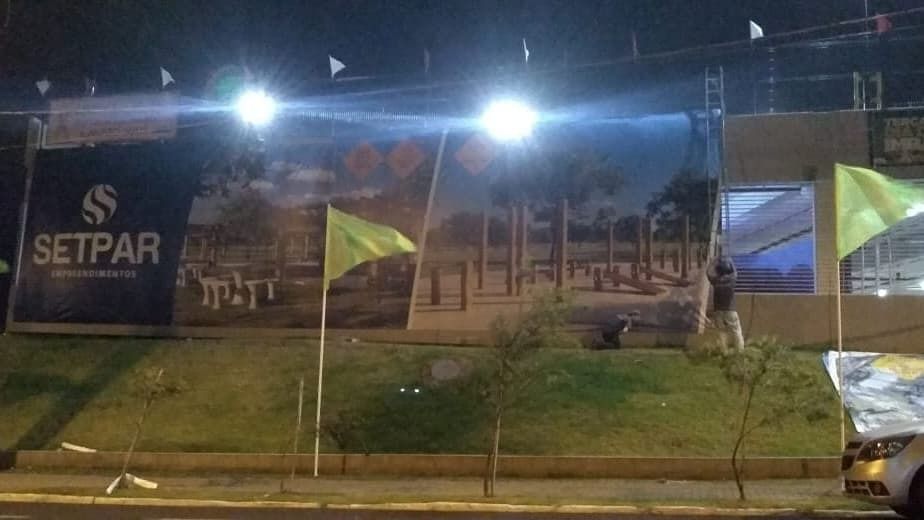 Aplicação de adesivos em parede - 10